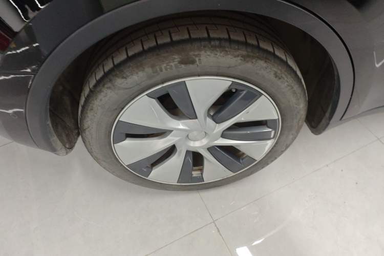 Used Tesla Model Y 2022 Long-Range All-Wheel-Drive Version