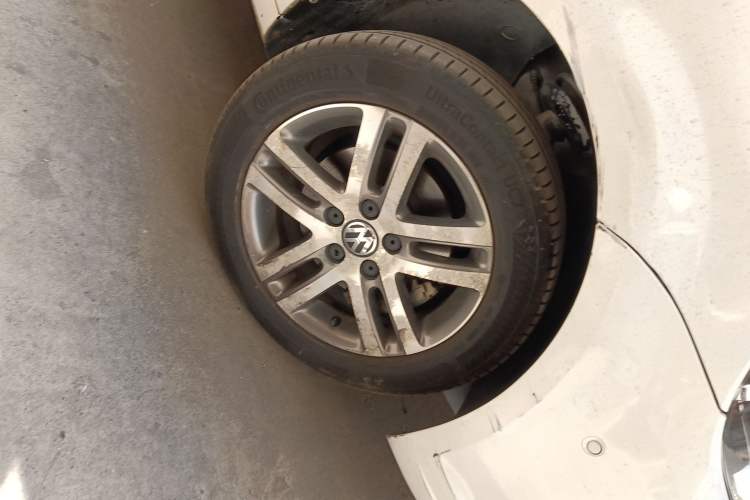 Used Volkswagen Touran 2011 1.4T DSG ZhiZhen Edition 5 Seats Right Front Wheel Hub