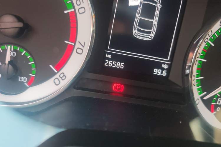 Used Skoda Octavia 2021 1.5L Manual Comfort Edition Odometer Close Up