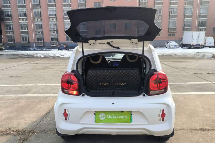Used Roewe Clever 2022 311km QiQi BoBo Edition Trunk