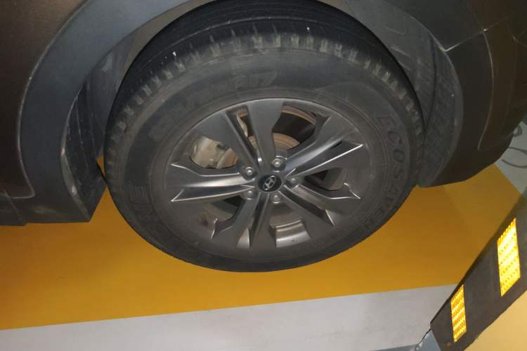 Used Hyundai Santa Fe 2013 2.4L Automatic Two-Wheel Drive Smart Version