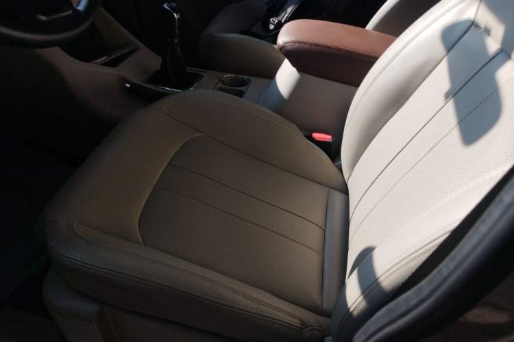 Used FORTHING Lingzhi 2019 M5L 1.6L 7-Seater Luxury Model China VI Standard
