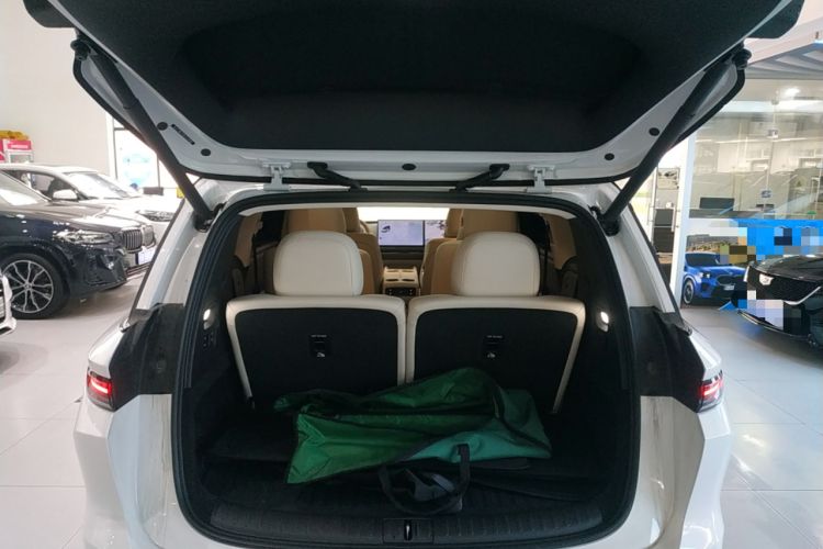 Used Li Auto i8 2025 Model Standard Version
