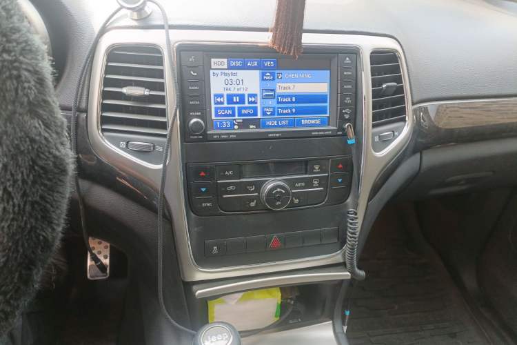 Used Jeep Grand Cherokee 2011 Revised Version 3.6L Comfort Edition
