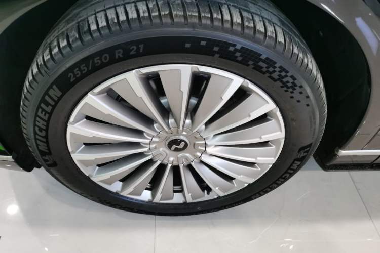 Used ONVO Luxeed L90 2025 Model—Ultra Six-Seater Version
