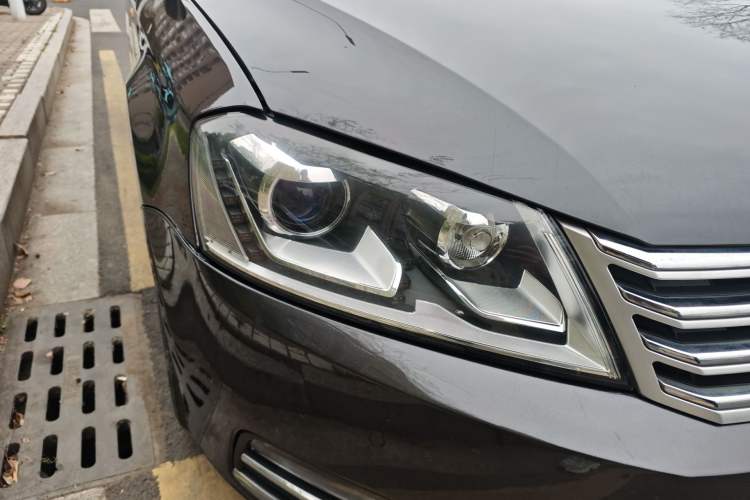 Used Volkswagen Magotan 2013 1.8TSI Premier Model Right Front Headlight