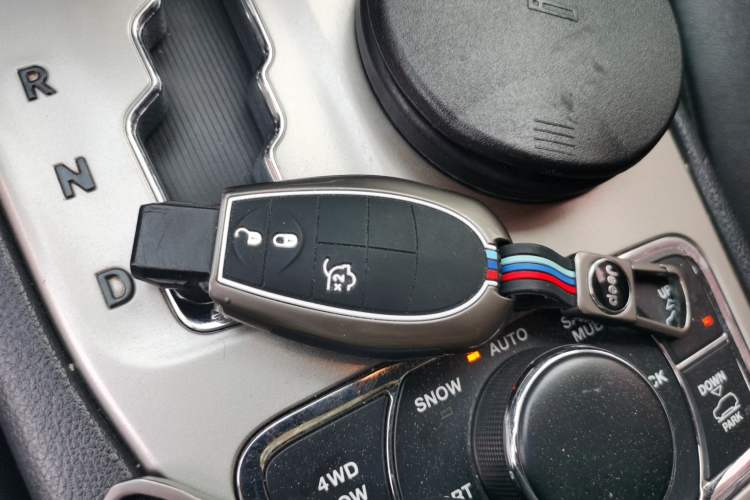 Used Jeep Grand Cherokee 2011 Revised 3.6L Luxury Navigation Edition