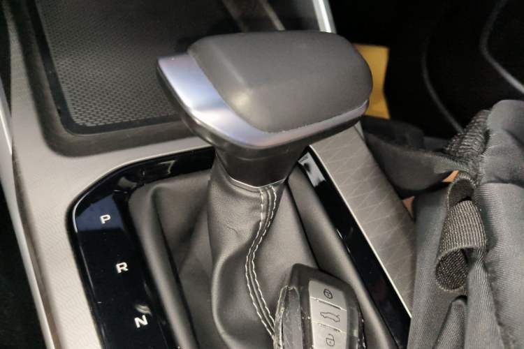 Used Geely Auto Emgrand 2025 4th Generation 1.5L CVT Flagship Version Gear Lever