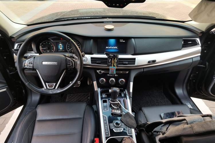 Used Haval H7 2017 Red-Label H7L 2.0T Automatic Luxury Model Center Console