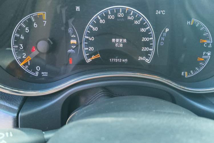 Used Jeep Grand Cherokee 2016 3.0L Comfort Navigation Edition Odometer Close Up