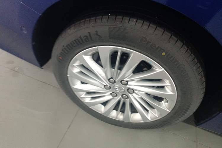 Used Buick Century 2025 2.0T Seven-Seater Yinshi Edition Right Rear Wheel Hub