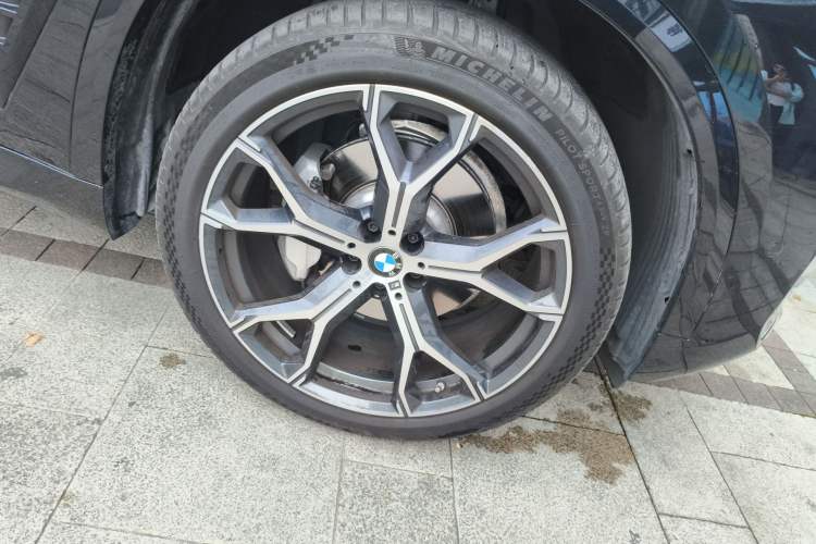 Used BMW X5 2025 Model, xDrive 30Li Prestige M Sport Night Package Right Front Wheel Hub