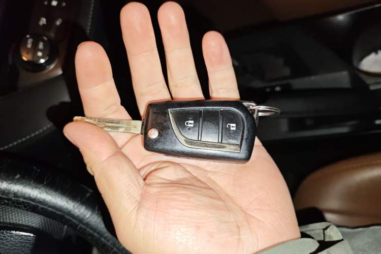 Used Toyota RAV4 2015 2.0L CVT Two-Wheel Drive Urban Edition Vehicle Key