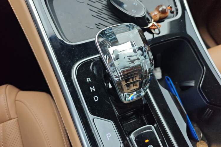 Used JAC Refine RF8 PHEV 2024 Hongmeng Edition 1.5T 150KM Flagship Model – Lithium Iron Phosphate