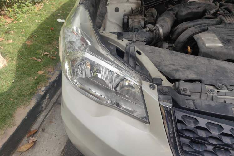 Used Subaru Forester 2014 2.0i Automatic Luxury Edition Right Front Headlight