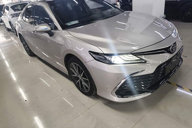 Used Toyota Camry 2021 2.5G Luxury Edition Front Right 45 Deg