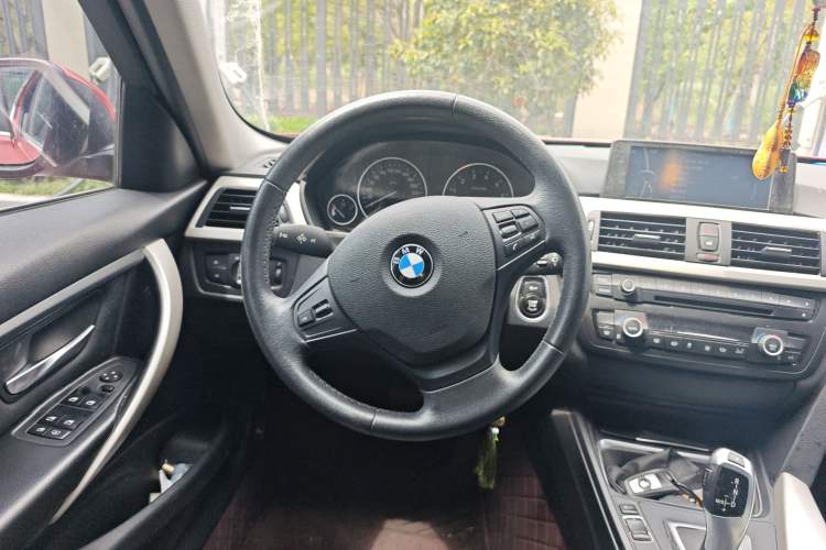 Used BMW 3 Series 2013 320Li Fashion Model Steering Wheel