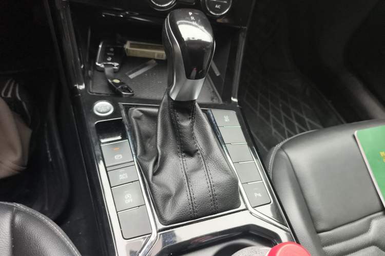 Used Volkswagen Passat 2019 330TSI Elite Edition China VI Gear Lever