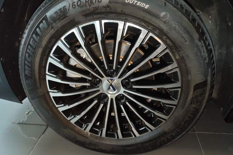 Used Denza D9 2024 DM-i 980 Four-Wheel Drive Prestige Model
