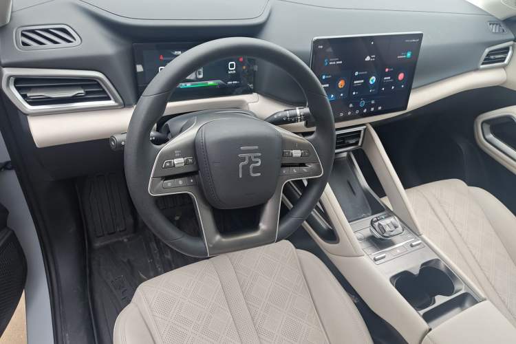 Used BYD Yuan UP 2024 401KM Leading Edition Center Console