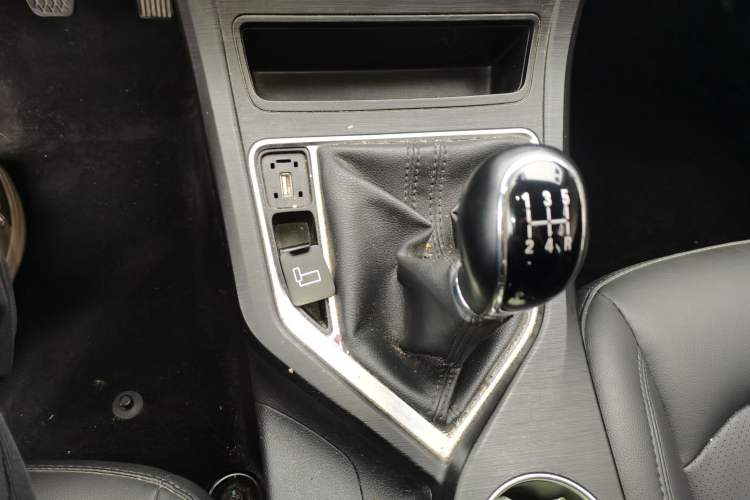 Used Geely Auto Vision 2019 Upgraded Model 1.5L Manual Luxury Version China VI Standard