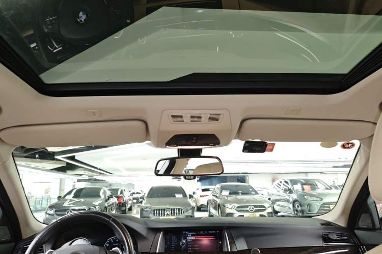 Used BMW 5 Series 2015 535Li Leading Model
