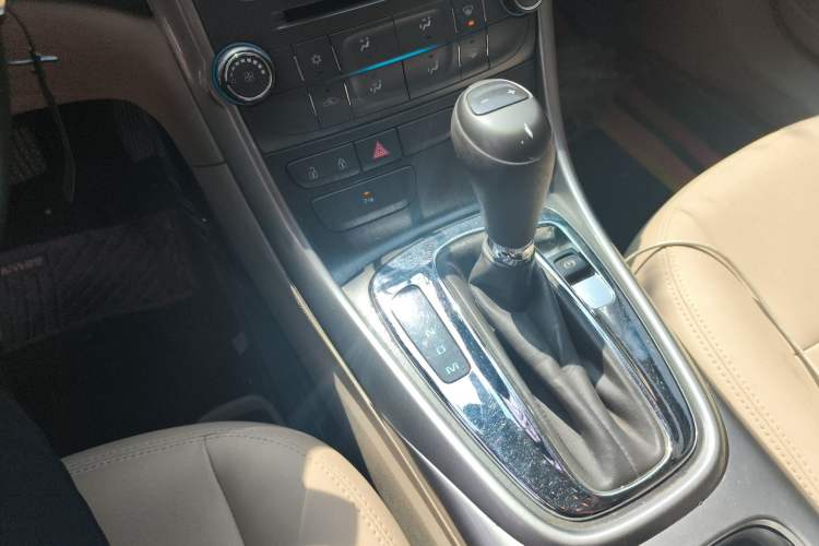 Used Chevrolet Malibu 2014 2.0L Automatic Comfort Edition Gear Lever