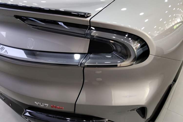 Used Xiaomi Auto YU7 2025 Ultra-Long Range High-Performance All-Wheel-Drive Max Edition
