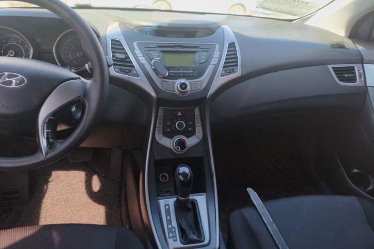 Used Hyundai Elantra (5th Generation / Langdong) 2015 1.6L Automatic Fashion Model Audio And AC Panel