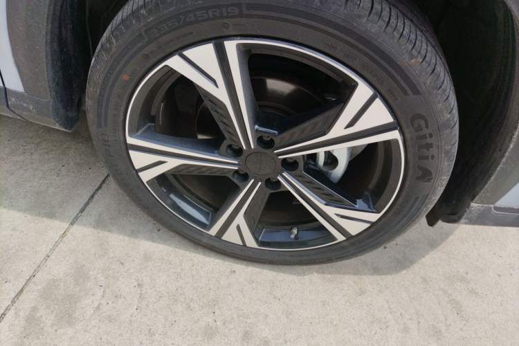 Used Geely Auto Emgrand X7 Sport 2024 1.5TD Prestige Edition Right Front Wheel Hub