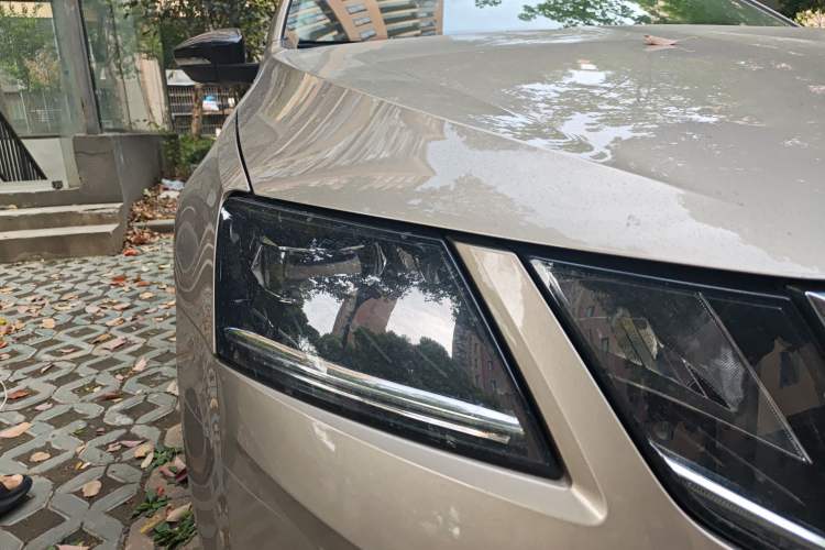 Used Skoda Octavia 2018 TSI280 DSG Luxury Edition Right Front Headlight