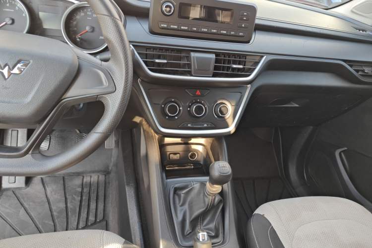 Used Wuling Hongguang S3 2018 1.5L Manual Standard Version China V Standard
