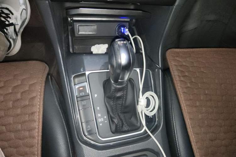 Used Volkswagen Golf Sportsvan 2016 230TSI Automatic Trend Edition Gear Lever