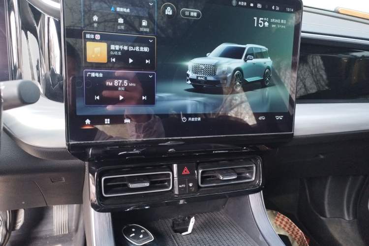 Used GAC Trumpchi GS8 2022 Linghang Series 2.0 TGDI Two-Wheel Drive Luxury Smart Connectivity Version (6 Seats) Audio And AC Panel