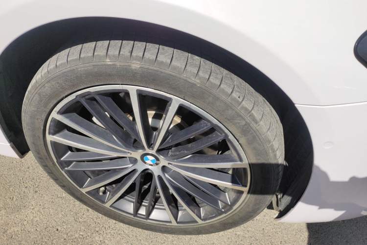 Used BMW 5 Series 2021 Facelifted 530Li Leading Edition M Sport Package Right Front Wheel Hub