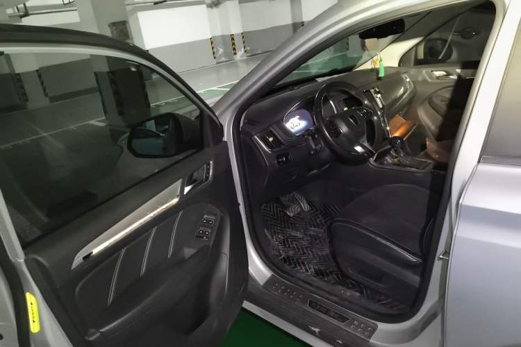 Used Roewe RX5 New Energy 2017 eRX5 50T Hybrid Connected Prestige Flagship Edition
