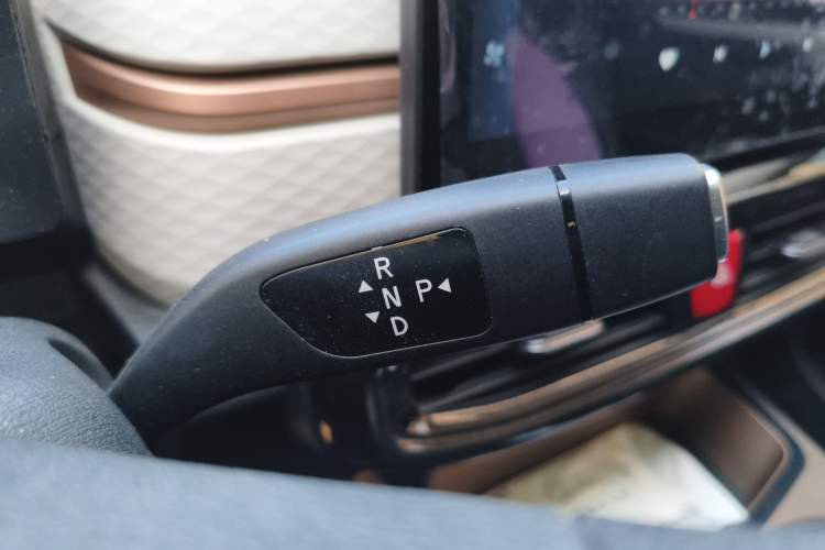 Used SOL E10X 2021 302 km Range Fashion Edition 31.4 kWh
