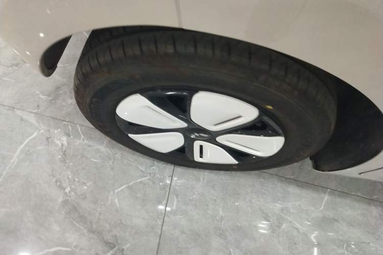 Used Wuling Hongguang MINIEV 2025 Four-Door Version Zhenxiang+ Edition Right Rear Wheel Hub