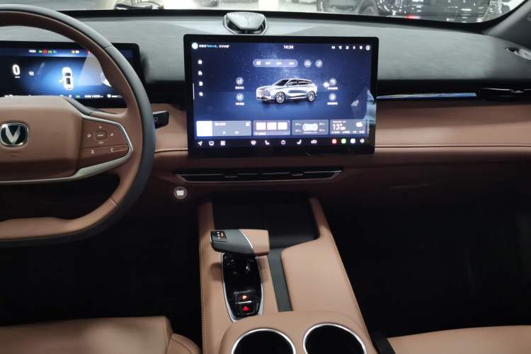 Used CHANGAN UNI-Z New Energy 2024 Blue Whale Smart Electric iDD 125km Beyond Edition Audio And AC Panel