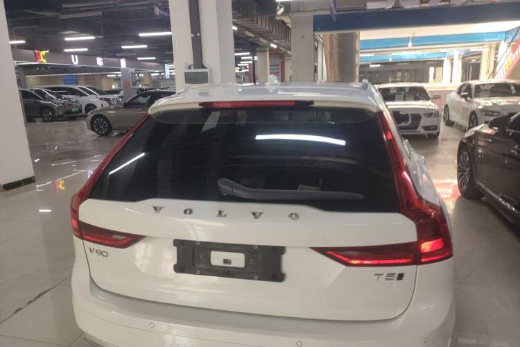 Used Volvo V90 2020 Facelifted Cross Country T5 AWD Zhiyuan Edition
