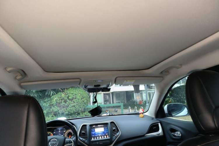 Used Jeep Cherokee 2017 2.0L Superior Edition
