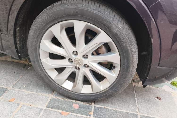 Used Buick Envision 2014 28T All-Wheel-Drive Versatile Sports Flagship Edition Right Front Wheel Hub