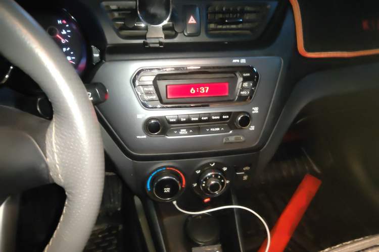 Used Kia K2 2012 Sedan 1.4L MT TOP Commemorative Edition