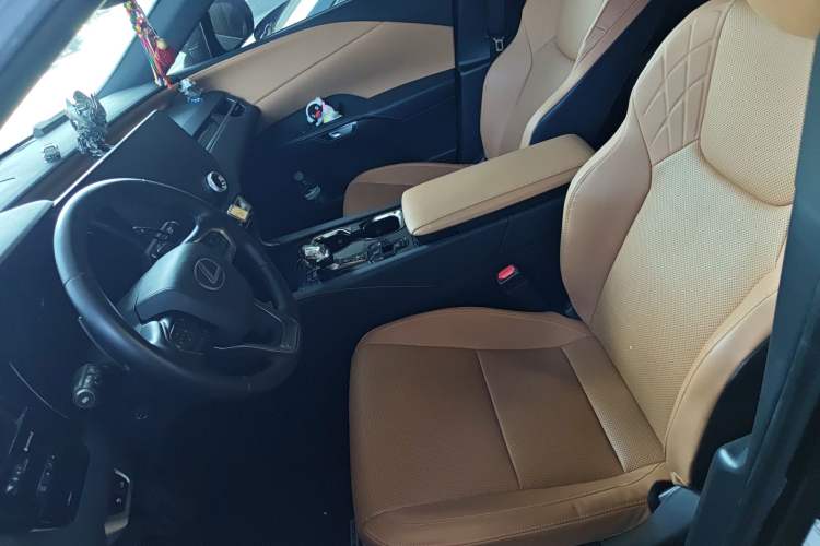 Used Lexus RX 2023 350h Two-Wheel Drive Enjoyment Version
