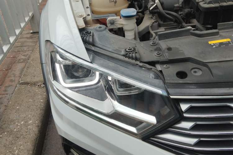 Used Volkswagen C-TREK 2020 1.5L Automatic Comfort Model Right Front Headlight