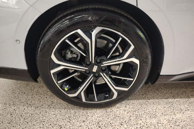 Used Geely Galaxy E8 2025 700 km Long-Range Intelligent Driving Version
