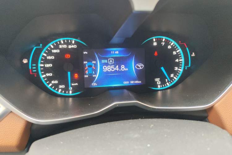 Used Soueast DX7 2015 1.5T Manual Luxury Model Odometer Close Up