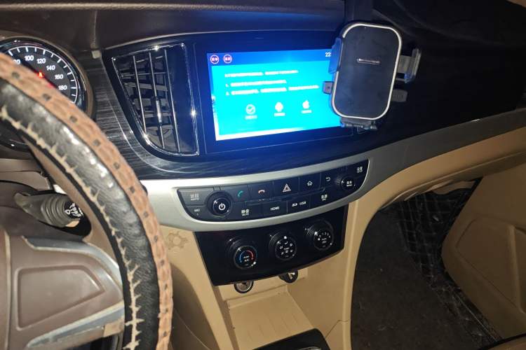 Used Baojun 730 2015 1.8L Manual Comfort ESP Version 7-seater
