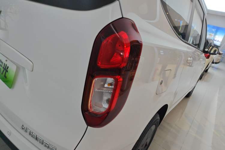 Used Wuling Hongguang New Energy 2025 Extended-Range Hybrid 50KM Comfort Version Right Rear Taillight