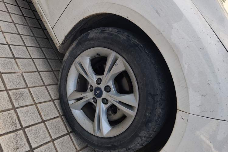 Used Ford Focus 2012 Sedan 1.6L Automatic Fashion Edition Right Front Wheel Hub